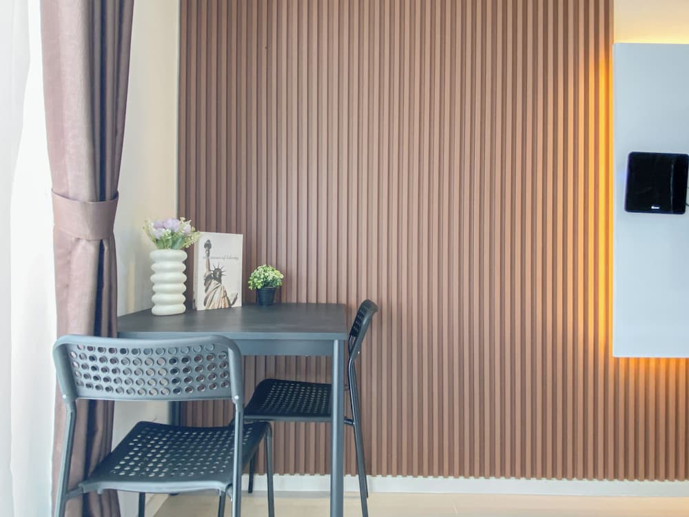 Studio Room Near Kalideres Station At Daan Mogot City Apartment
