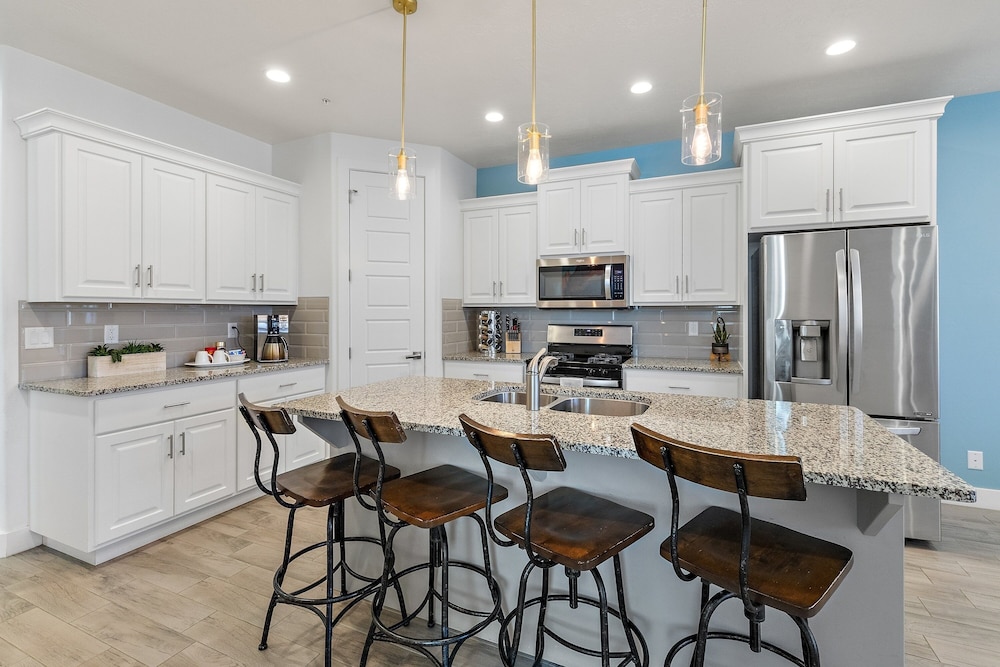 Grand Coral Estate 6 Bedroom Townhouse