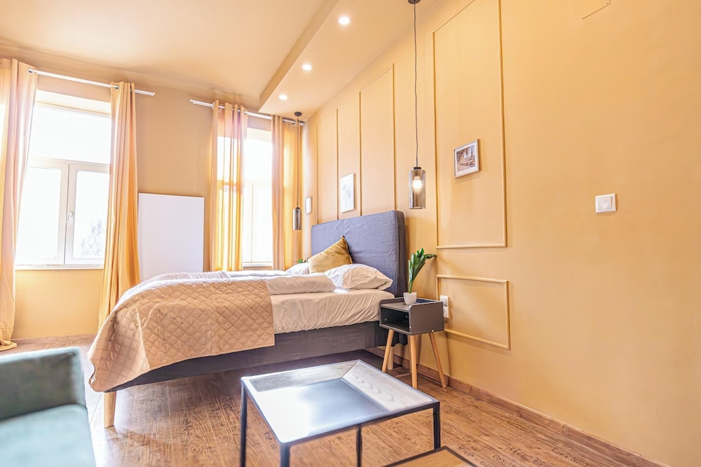 4BR Shared Apt 10Min Walk to Westbahnhof