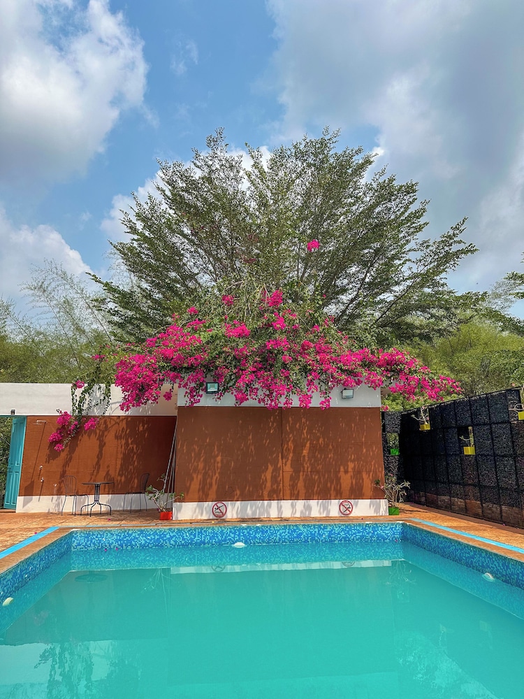 Truliv Bougan Villa