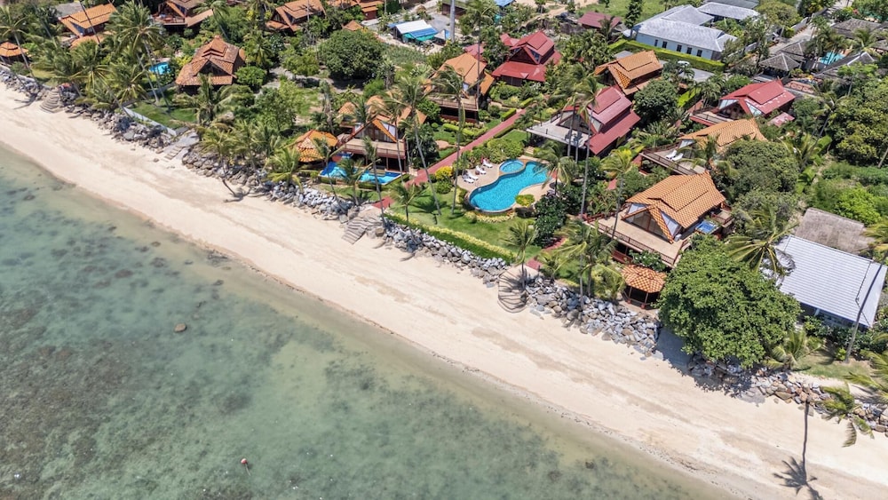 Tropical Beachside 4 bedroom Villa KBR23 view 3
