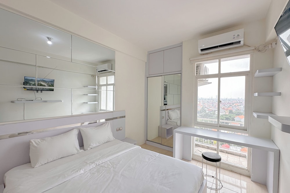Comfortable Stay and Good Place Studio at Bale Hinggil Apartment