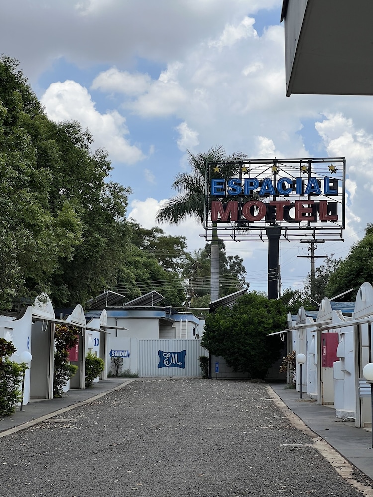 Espacial Motel