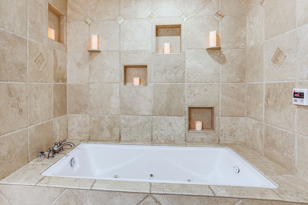 3 Mi to Spring River: Fully Furnished Outdoor Gem!