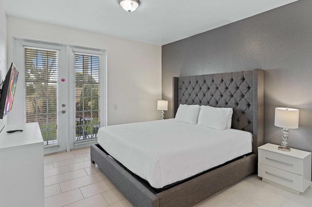 Vista Cay Swanky