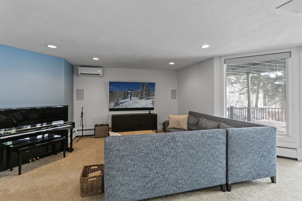 1688 - Five Bedroom with Hot Tub Pinnacle 5 Condo