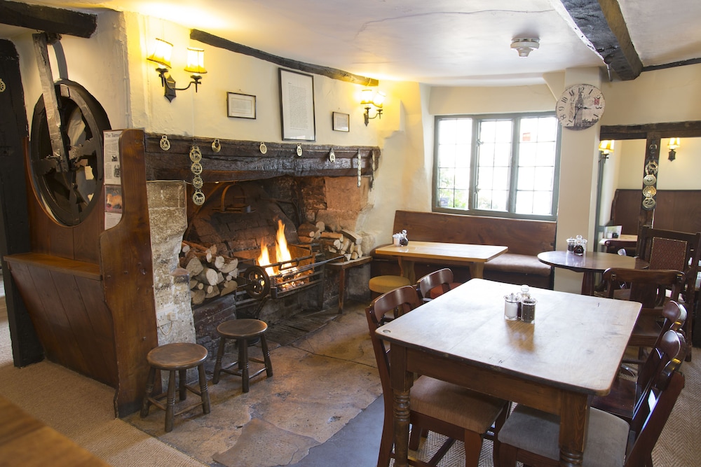 Chippenham Vacations - The George Inn - Property Image 2