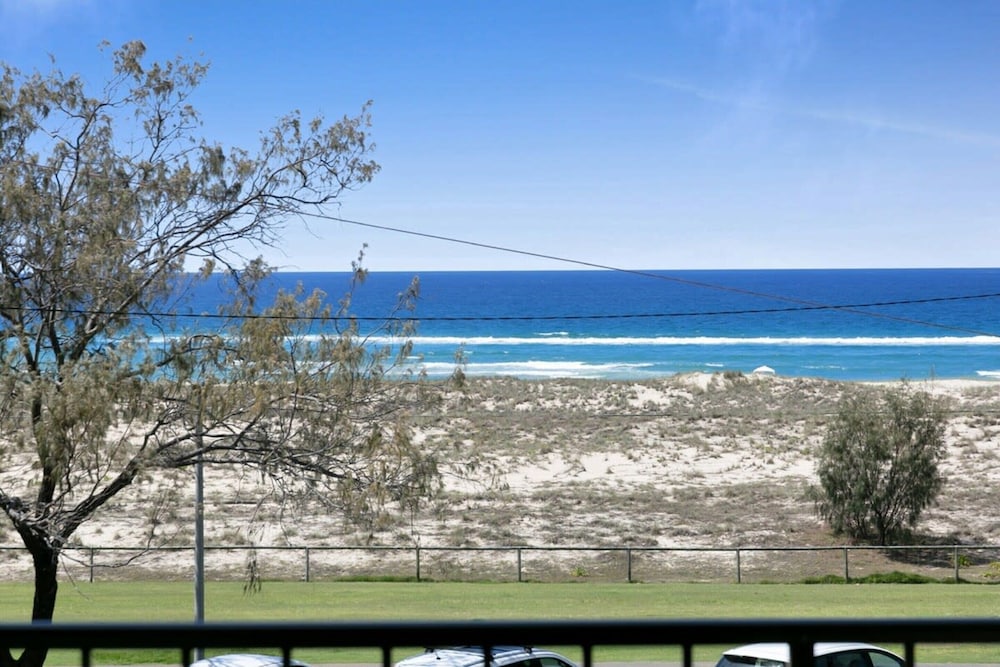 Beachfront Studio With Balcony & Stunning Views