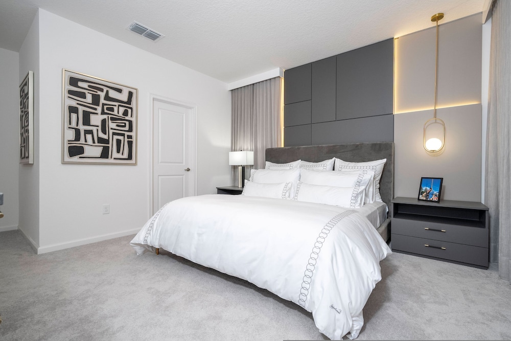 Brand NEW 12bedrooms 12bathroom At Paradiso Grande
