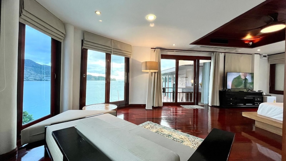 Luxury Seaview 6 Bedrooms With Infinity Pool Villa, Private Gym, Superfast Wifi