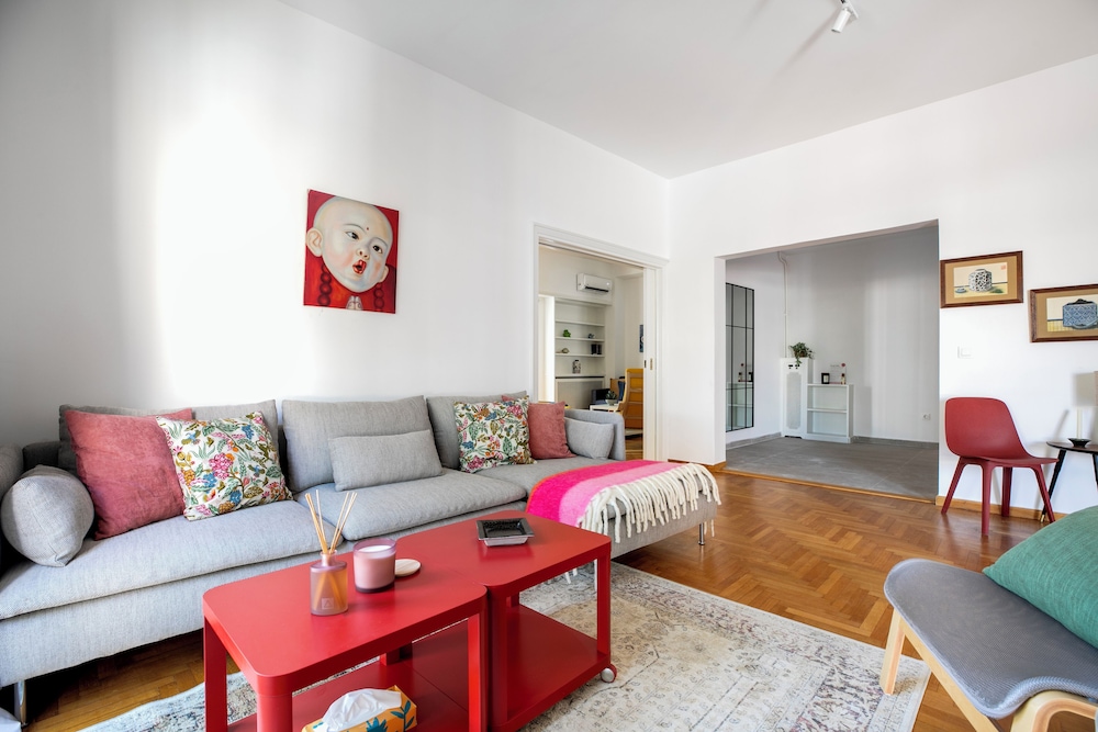 Artsi - 3BR Apt w Balcony in Athens