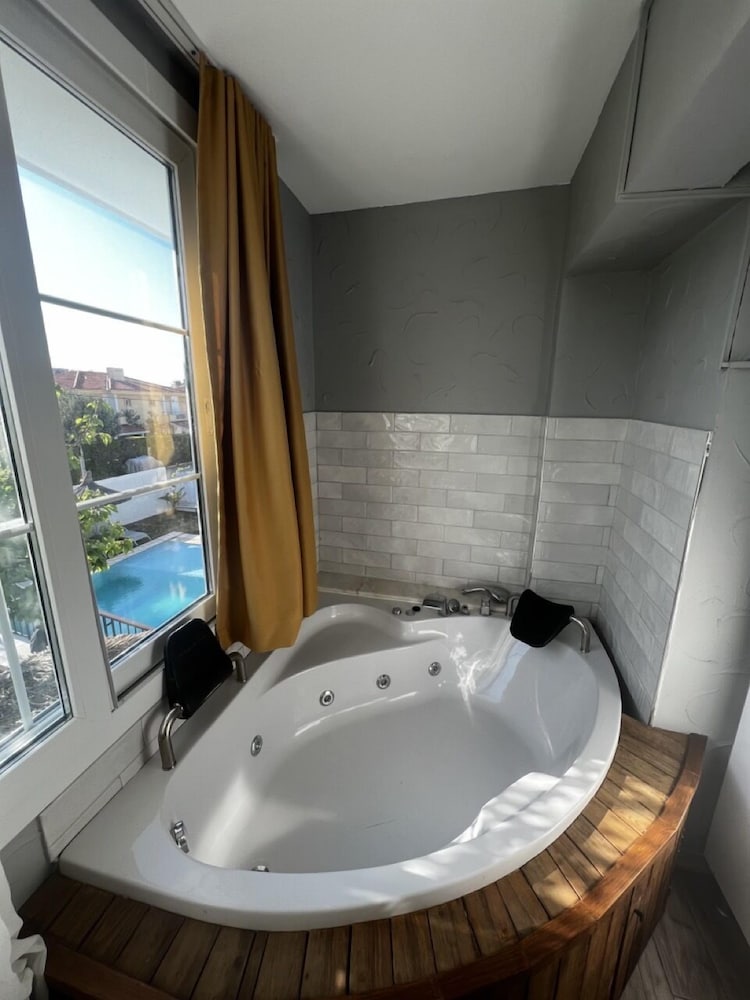 Lamira Suites Alacati - Image 41