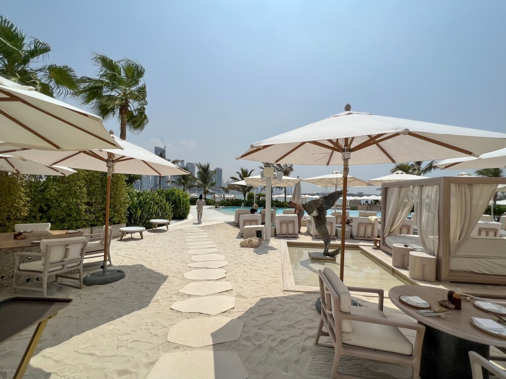 Palm Jumeirah 1BR Rooftop Infinity Pool