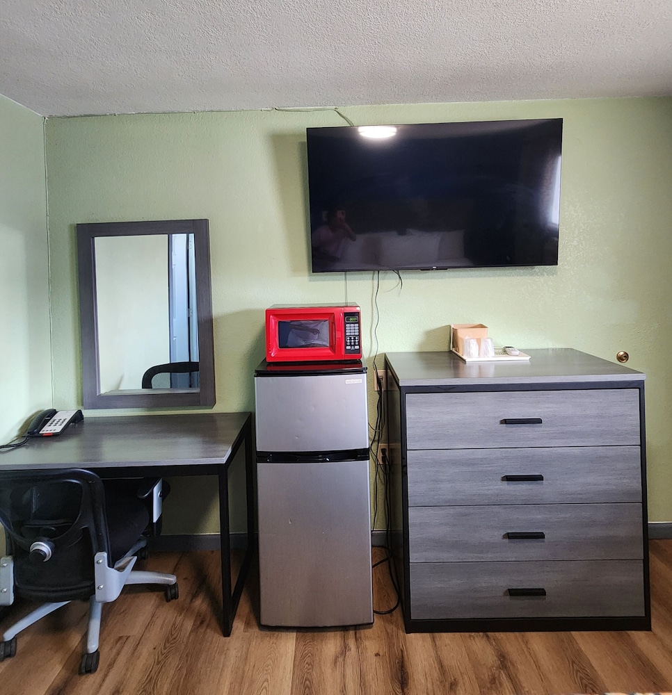 Plaza Motel