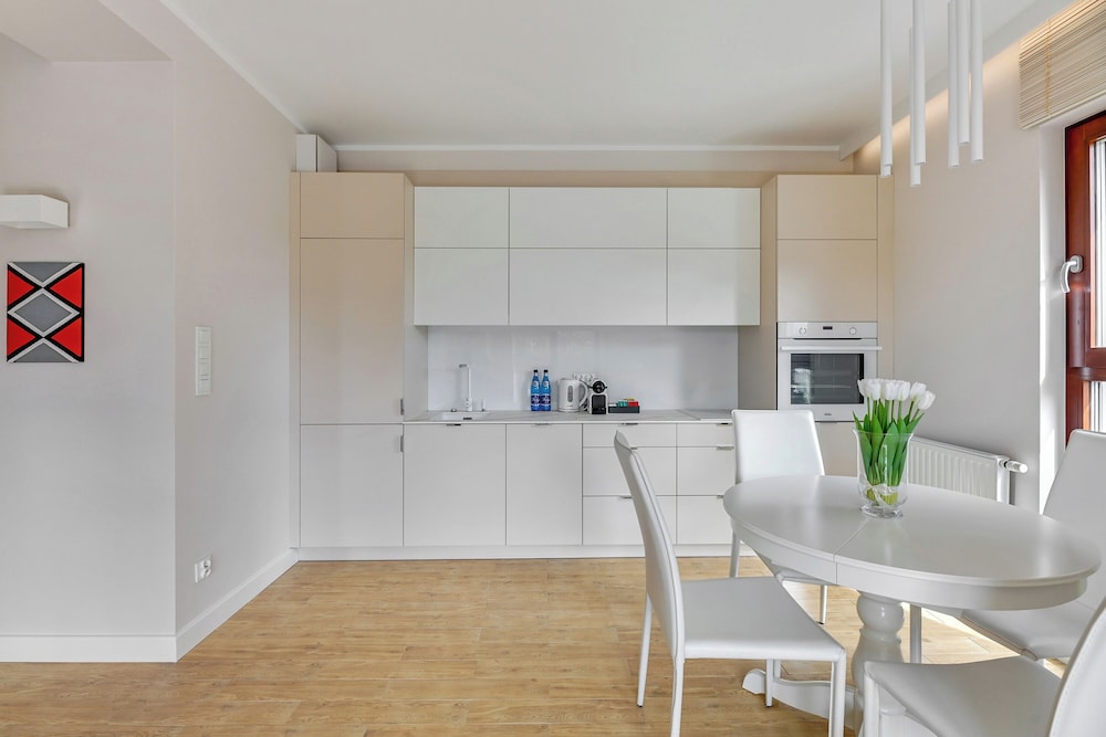 Aura III & Parking by Downtown Apartments