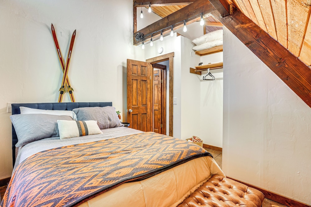 3 Mi to Lake Arrowhead Village: Dog-friendly Cabin