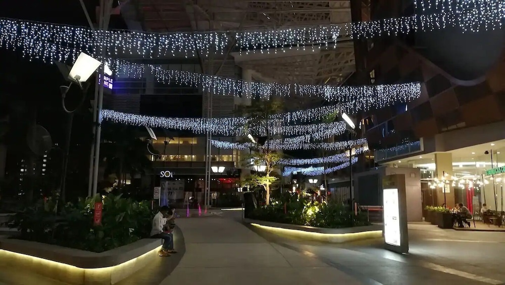 Deluxe2 Paradigm Mall photo 8