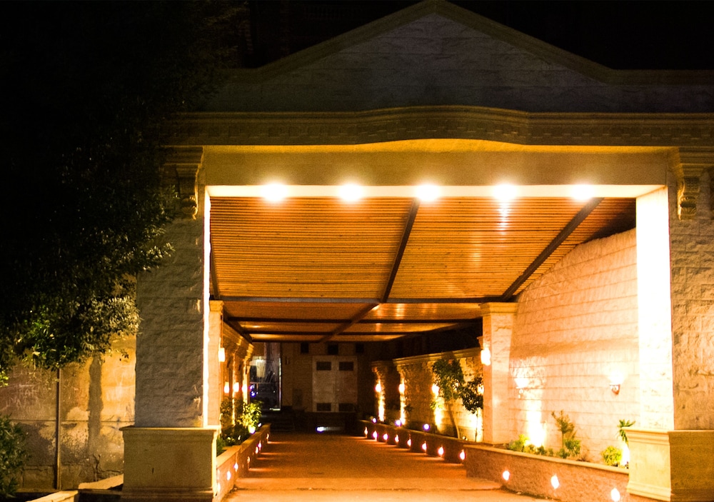 Hotel Pyramids Tower - Image 1