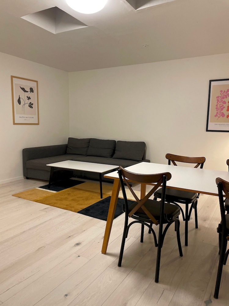 Cozy Backhouse With Large Private Garden