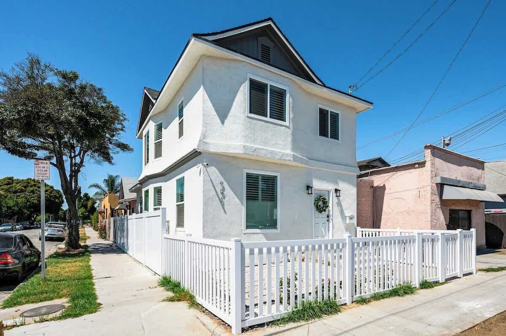 Cozy Retreat Near Downtown Perfect for Families