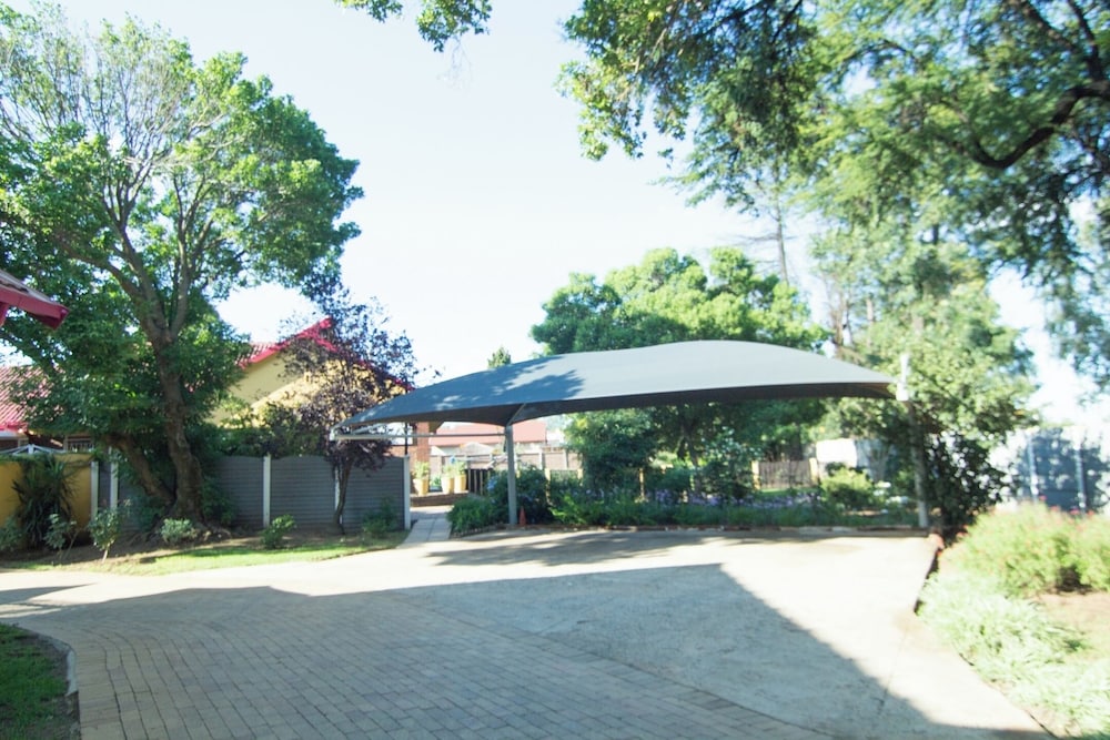 Madison House & Cottages