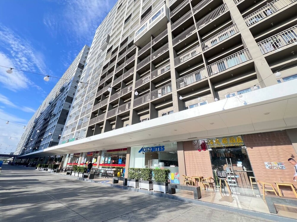 SHORE 1 RESIDENCES