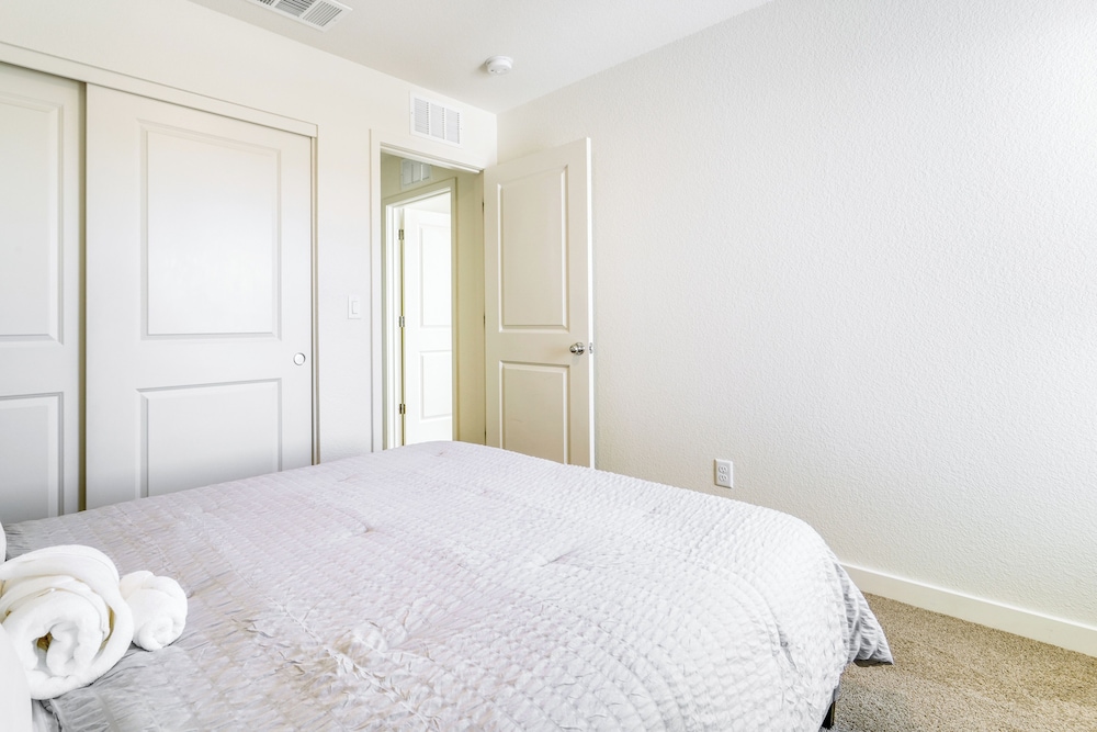 Reno Vacations - Modern Reno Vacation Home: Easy Access to Nature - Property Image 26