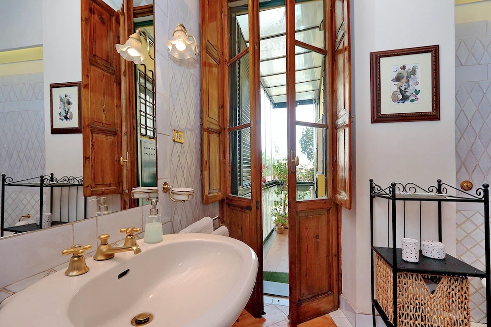 Palazzo Palermo Near the Roman Forum the Perfect Family Oasis in Rome