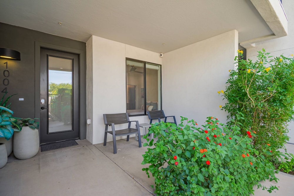 NEW Desert Standard Modern 3-level Oasis