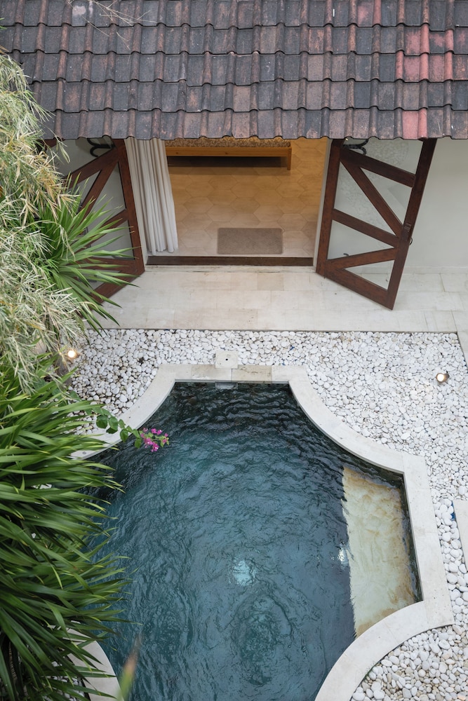 Charming Two Bedroom Villa Near Seminyak