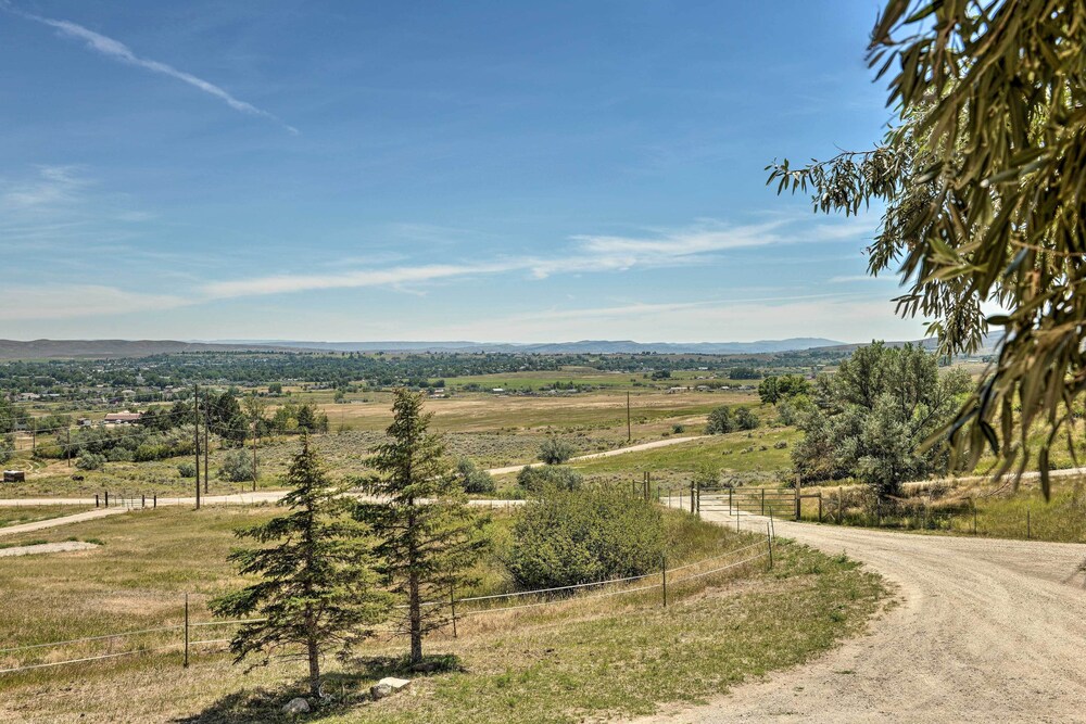 Exquisite Log Home With Lander Valley Views! - Property Image 6