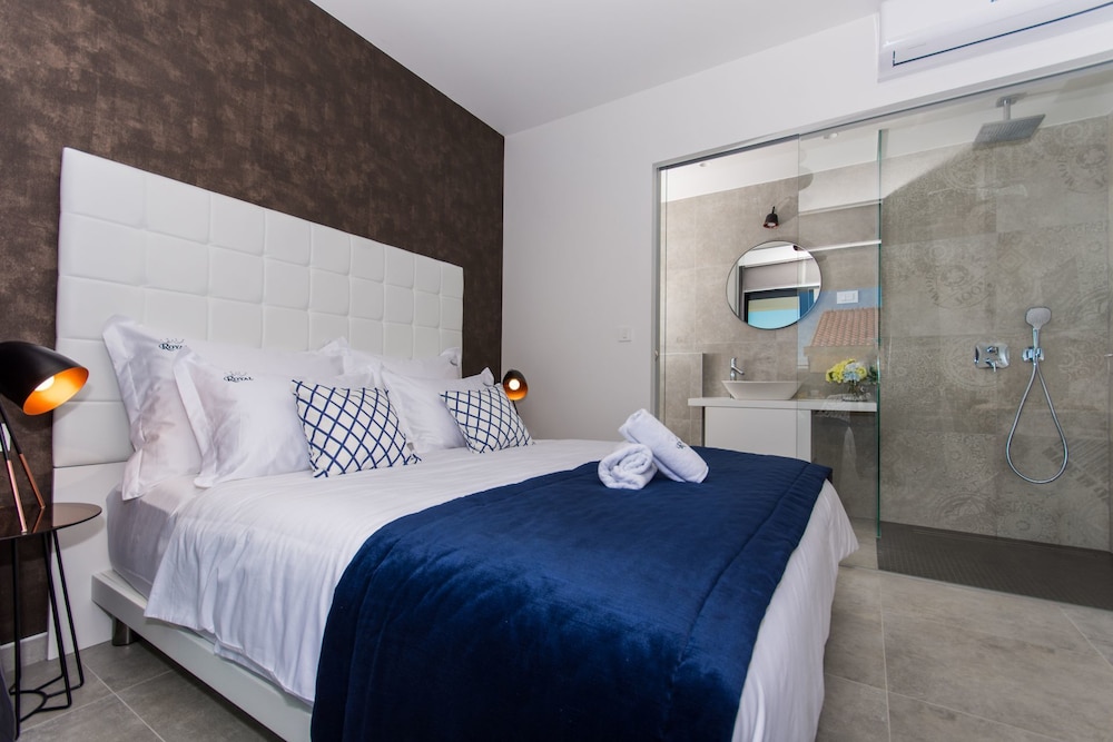 Luxury Apartments Royal M with Pool