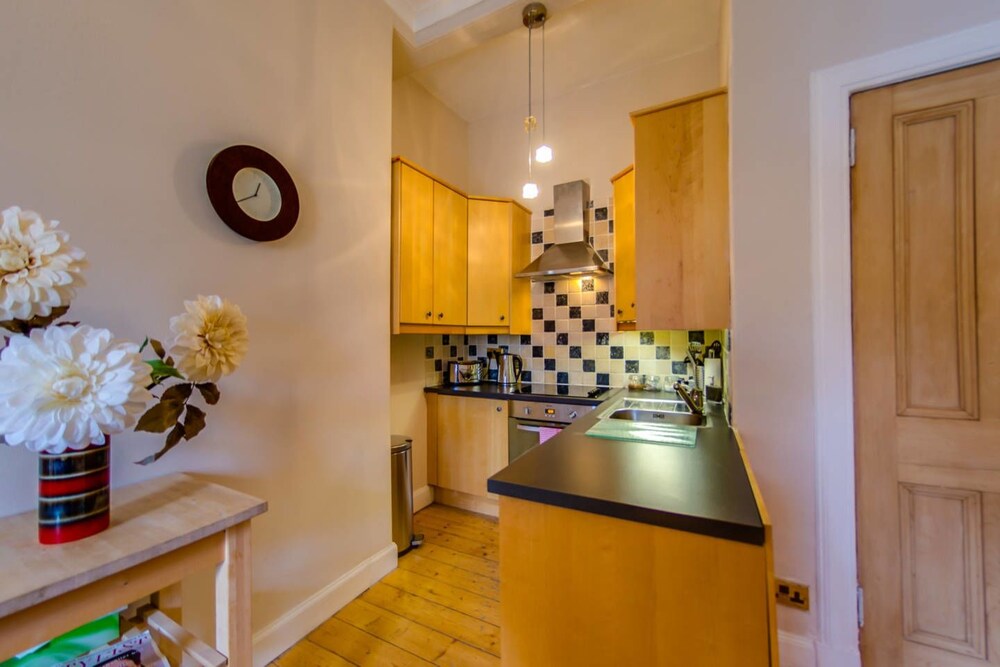 JOIVY Fabulous Ground-floor 3-bedroom Near Old Town photo 5