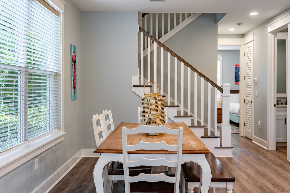 Gulf Coast Gem by Avantstay 3 Blocks to Beach Town Plaza Community Pool
