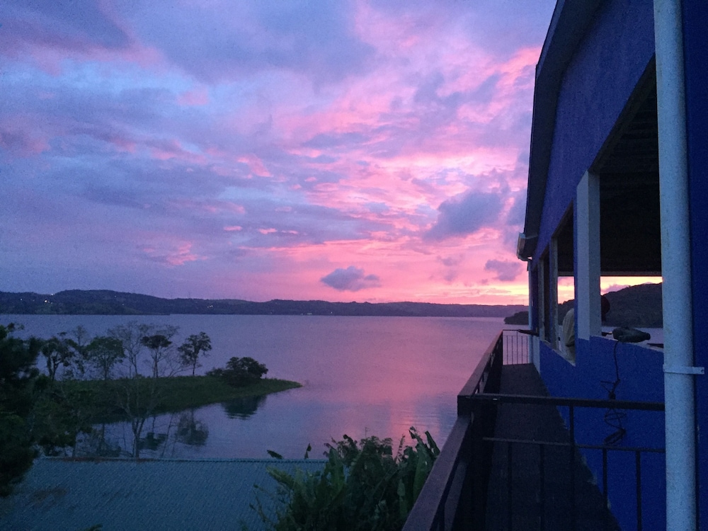 BlueBay Bugenvil Lake Lodge