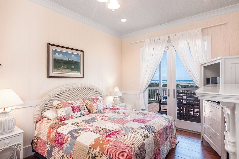 Breakers Pointe by Ryson Vacation Rentals