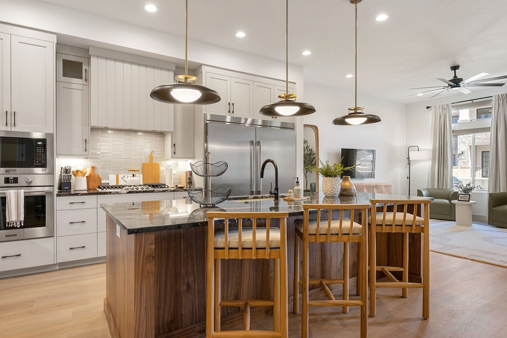 The Fish Bowl 6 Bedroom Townhouse