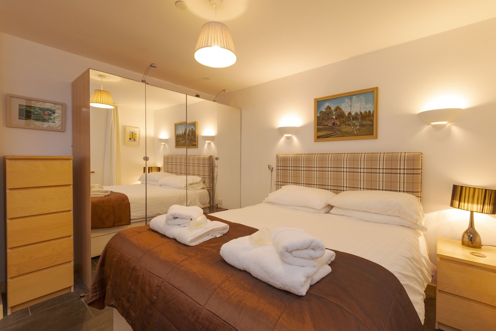 White Lodge Apartments view 2