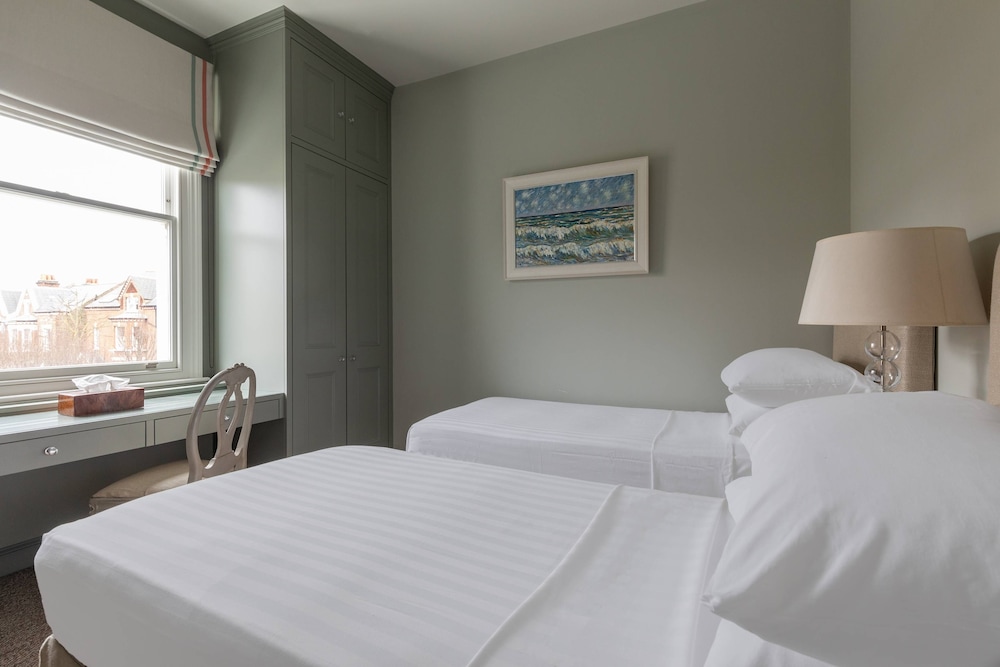 Granard Road by Onefinestay
