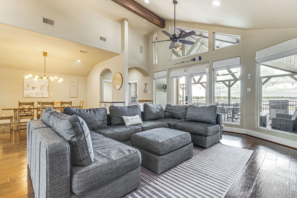 Private Boat Dock & Slip: Luxe Lake Conroe Gem!