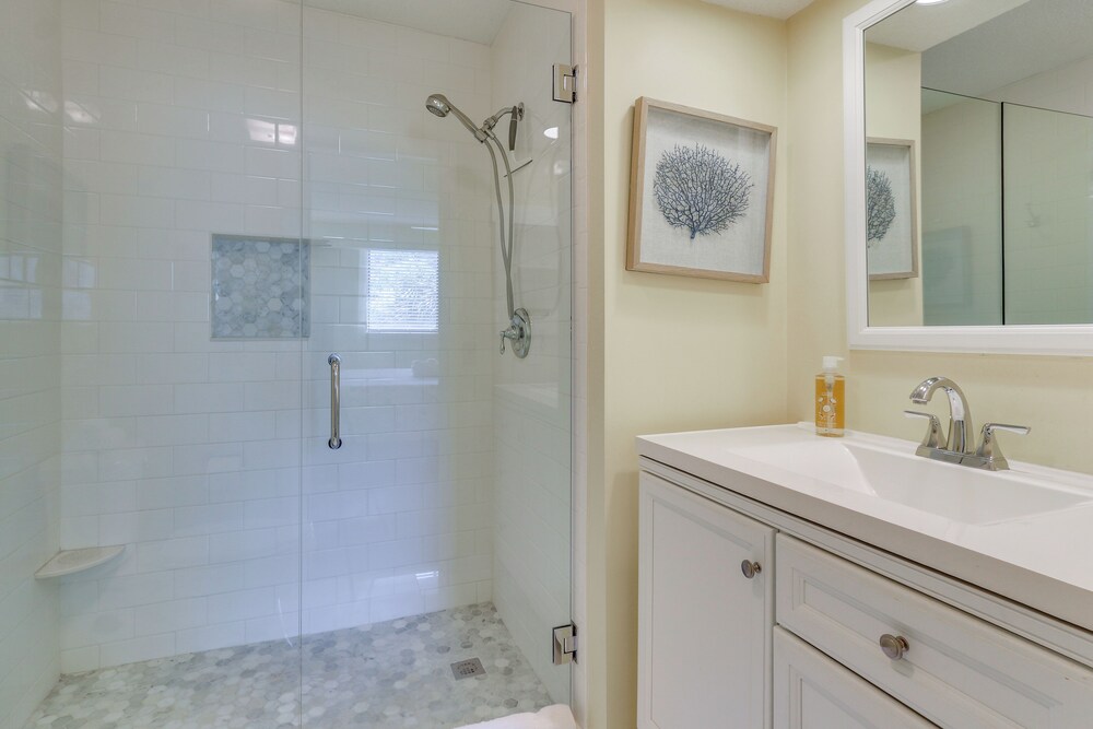 Steps to Beach & Pool: Hilton Head Island Condo!