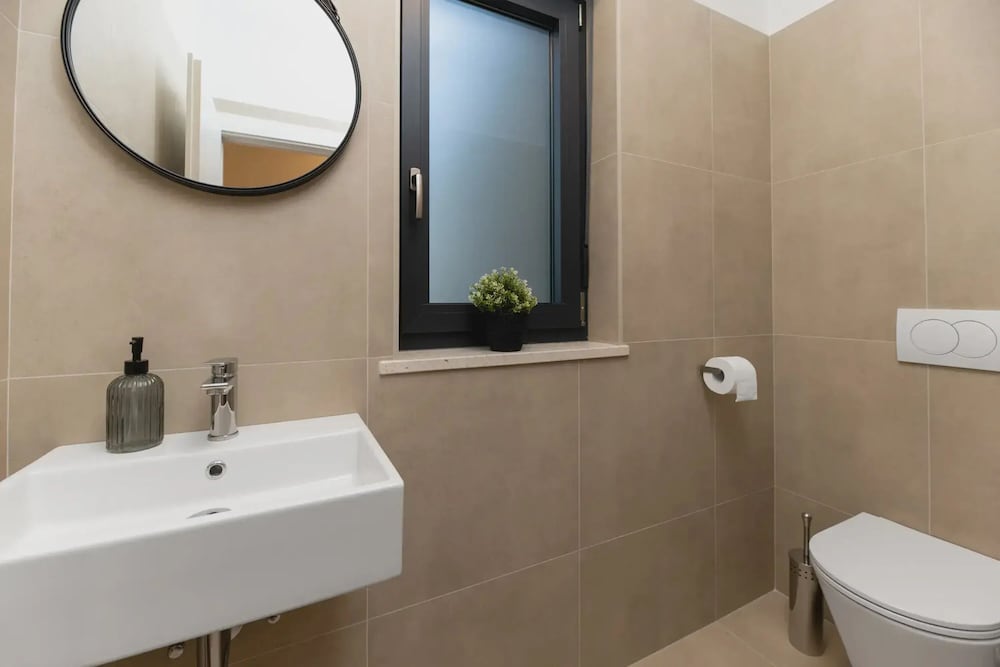 Photinia in Labin With 3 Bedrooms and 1 Bathrooms
