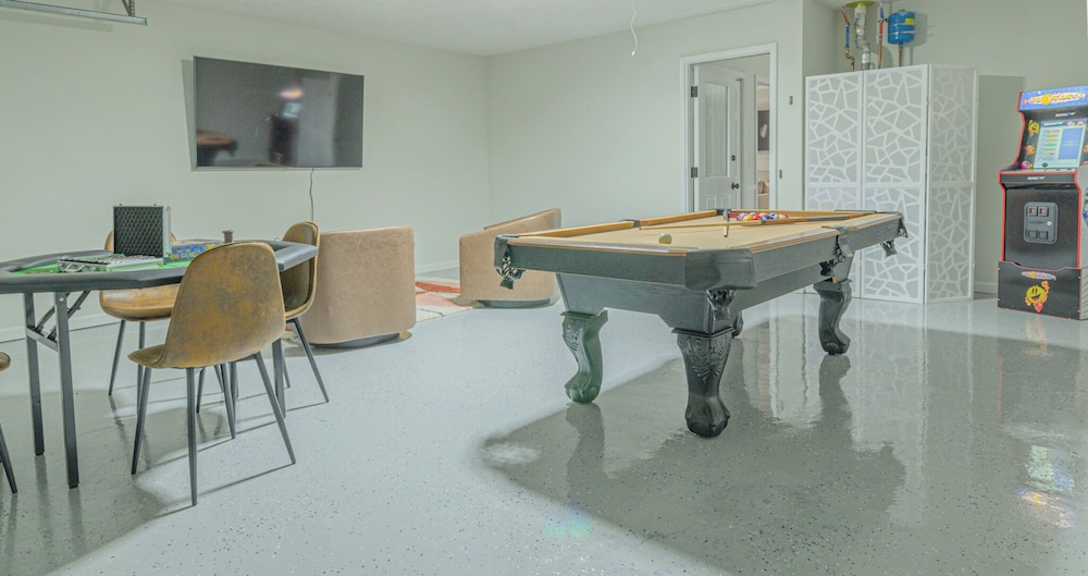 6-Bed Artistic Home with Game room
