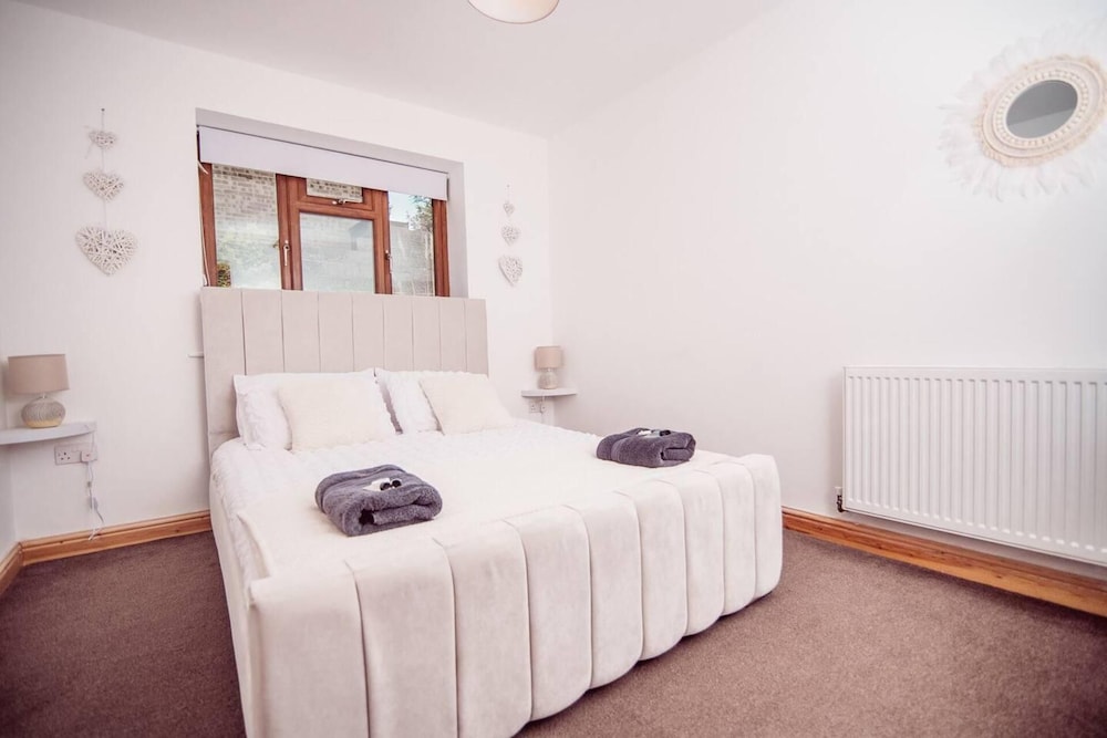 Threeways Retreat With Heated Swimming Pool view 2