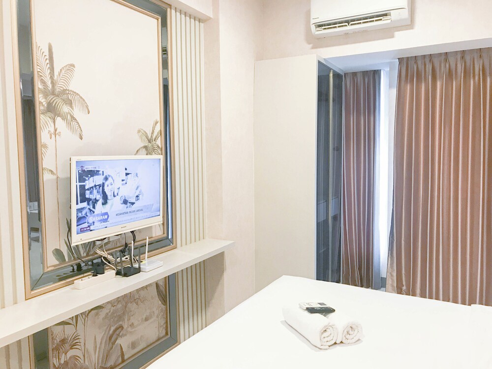 Modern and Comfortable Studio at Benson Supermall Mansion Apartment