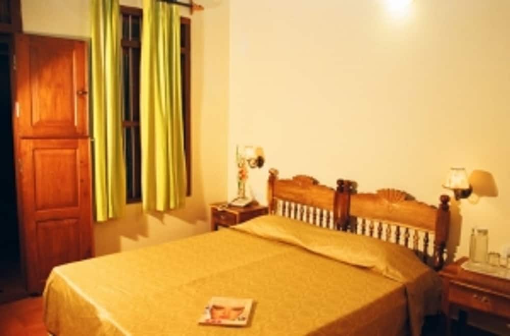 Pozhiyoram Beach Resort view 2