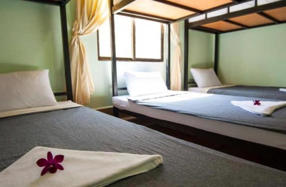 B52 Hostel