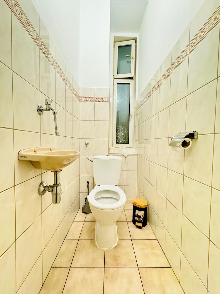 Family 9BR Apartment Near Augarten