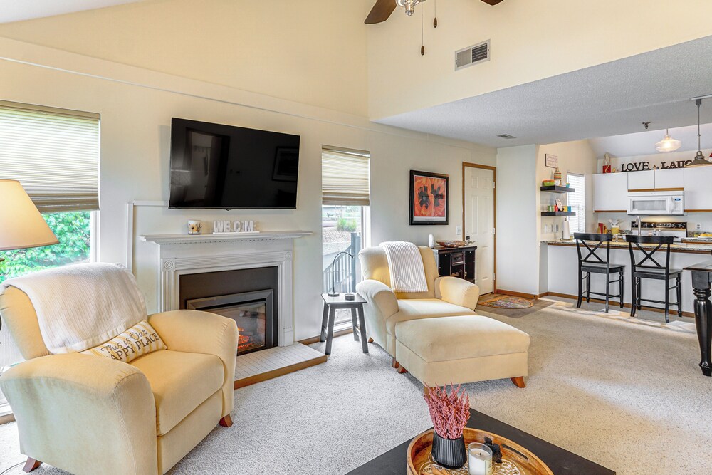 Pet-friendly Condo w/ Pool Access in Osage Beach
