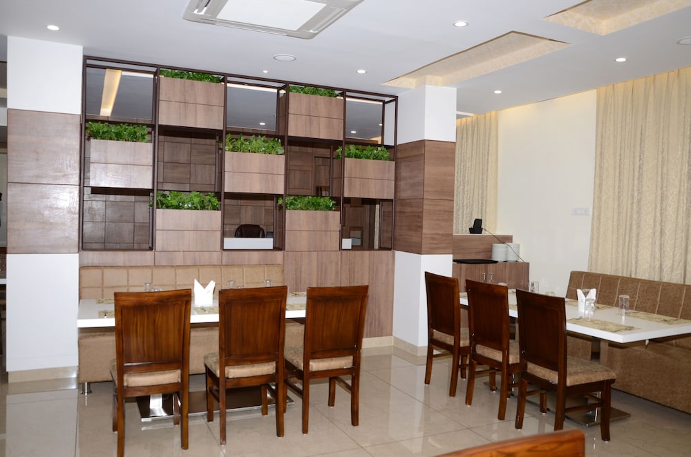 Food & Beverage